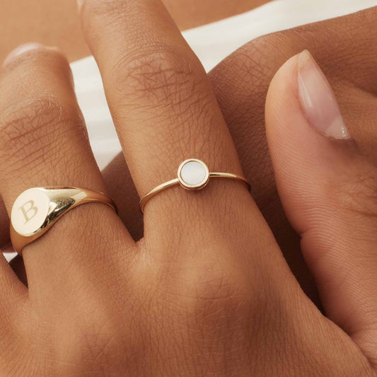 Belleville Nova 14 karat gold ring with mother of pearl - - Isabel Bernard