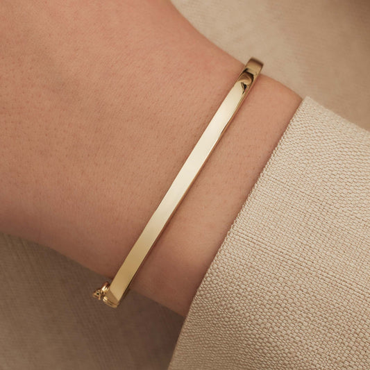 Cour d'Honneur Clara 14 karat gold bangle with rectangular edge - - Isabel Bernard