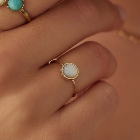 Belleville Marguerite 14 karat gold ring with mother of pearl gemstone - - Isabel Bernard