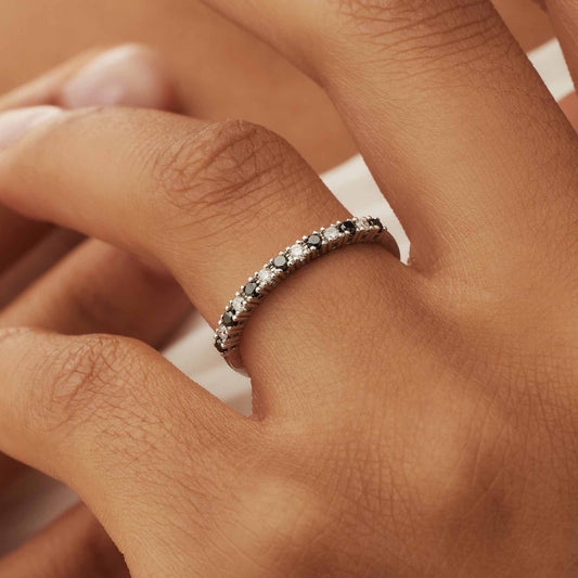 De la Paix Feline 14 karat white gold ring with black and white diamonds 0.20 carat - - Isabel Bernard