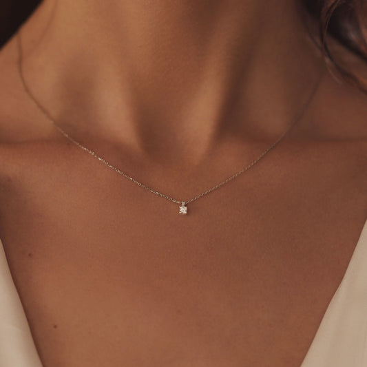 De la Paix Christine 14 karat white gold necklace with diamond 0.10 carat - - Isabel Bernard