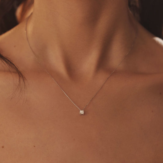 De la Paix Hanaé 14 karat white gold necklace with diamond 0.08 carat - - Isabel Bernard
