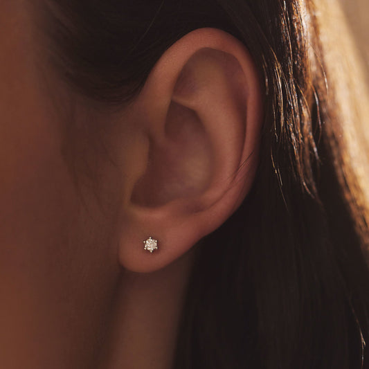 De la Paix Sybil 14 karat white gold ear studs with diamond 0.20 carat - - Isabel Bernard