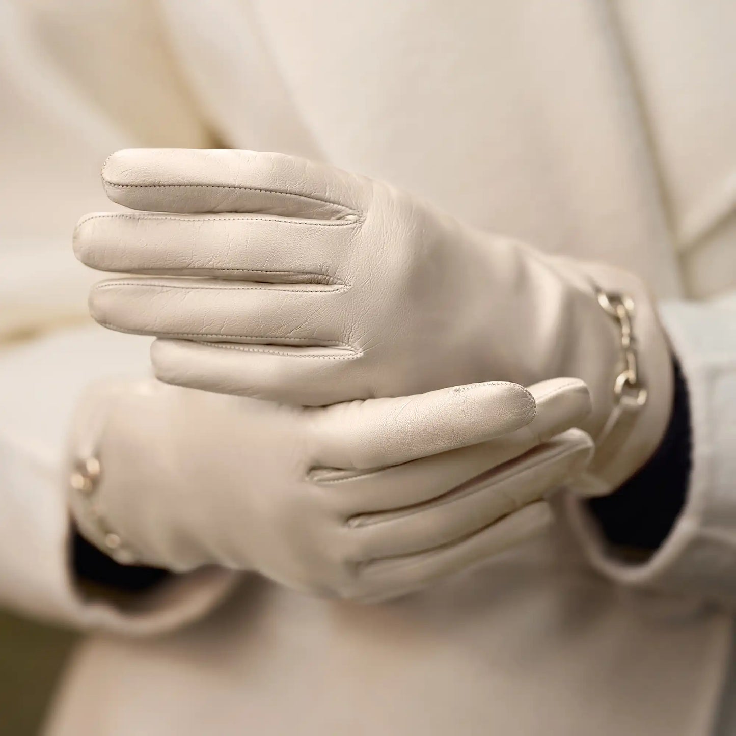Honoré Marcelia cream goatskin leather gloves -  - Isabel Bernard