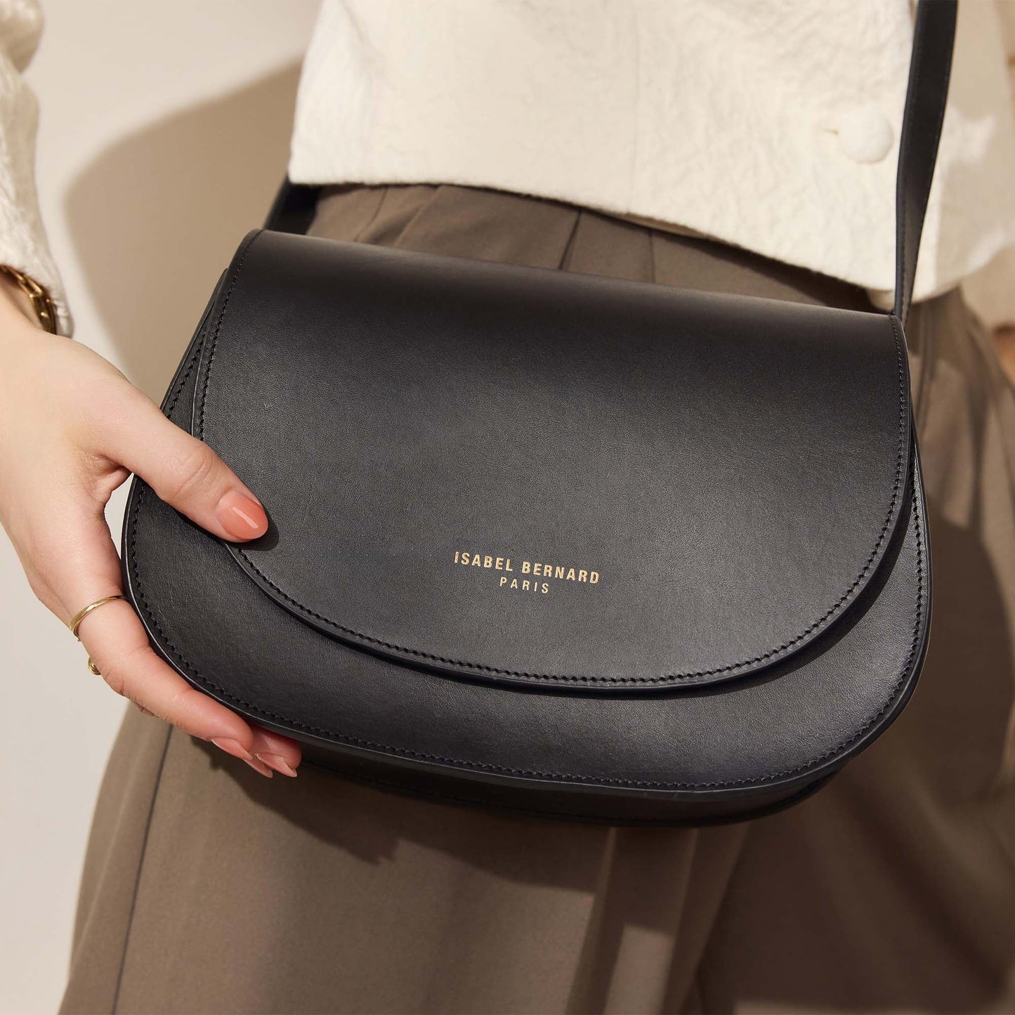 Montmartre Madelon black vegetable tanned leather crossbody bag -  - Isabel Bernard