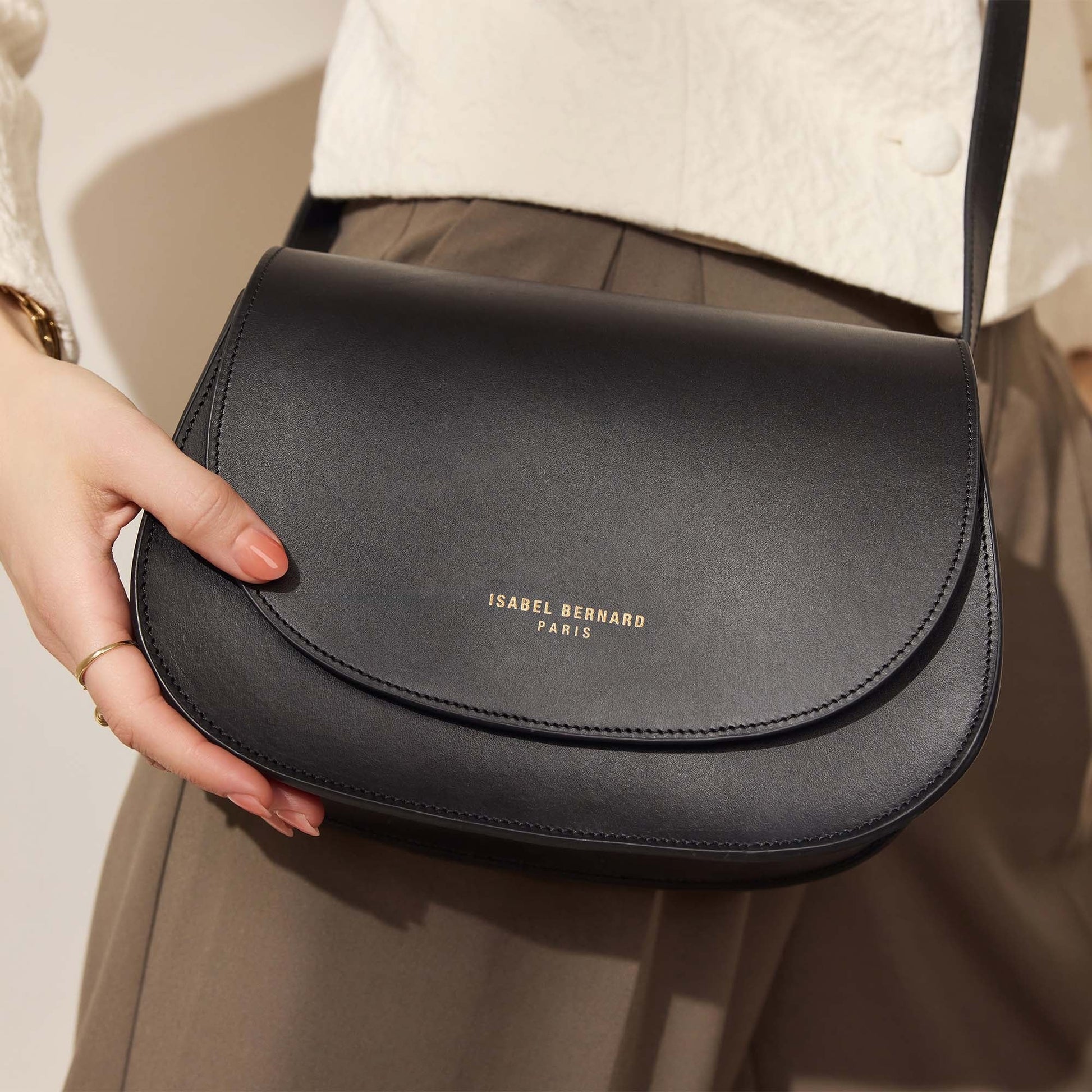 Montmartre Madelon black vegetable tanned leather crossbody bag -  - Isabel Bernard