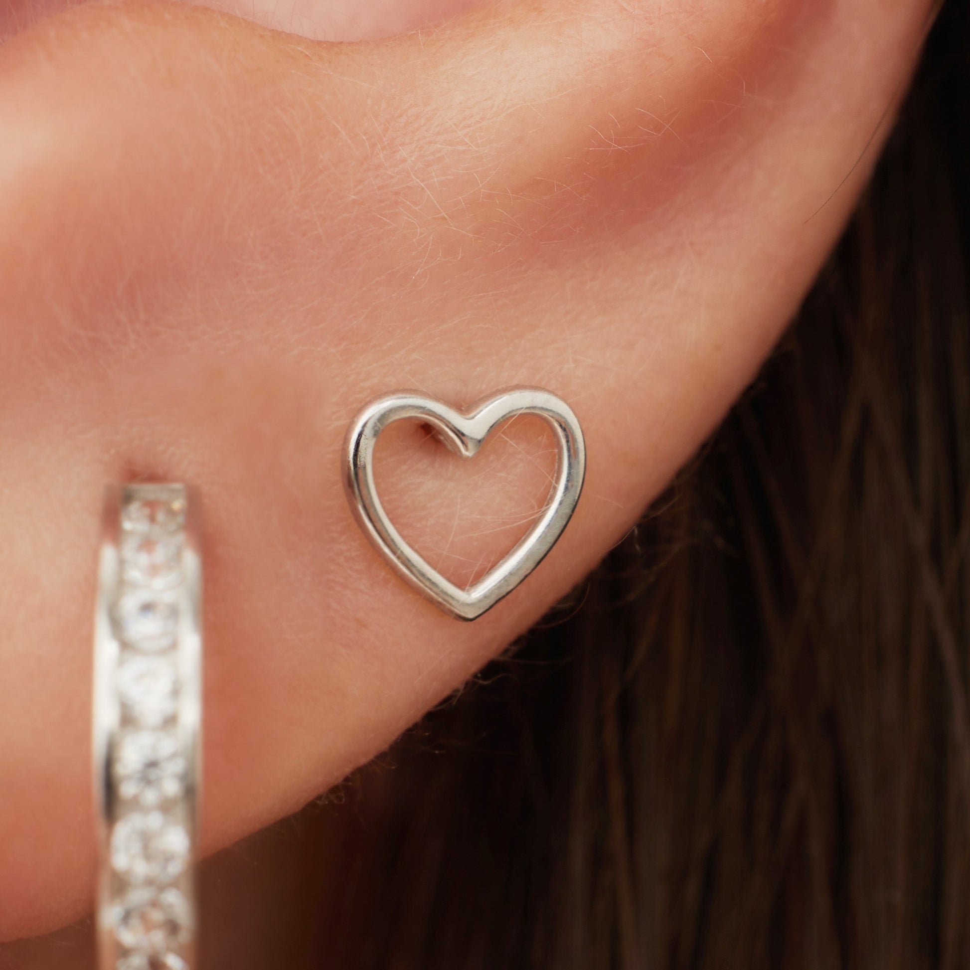 Saint Germain Amore 14 karat white gold ear studs with heart -  - Isabel Bernard