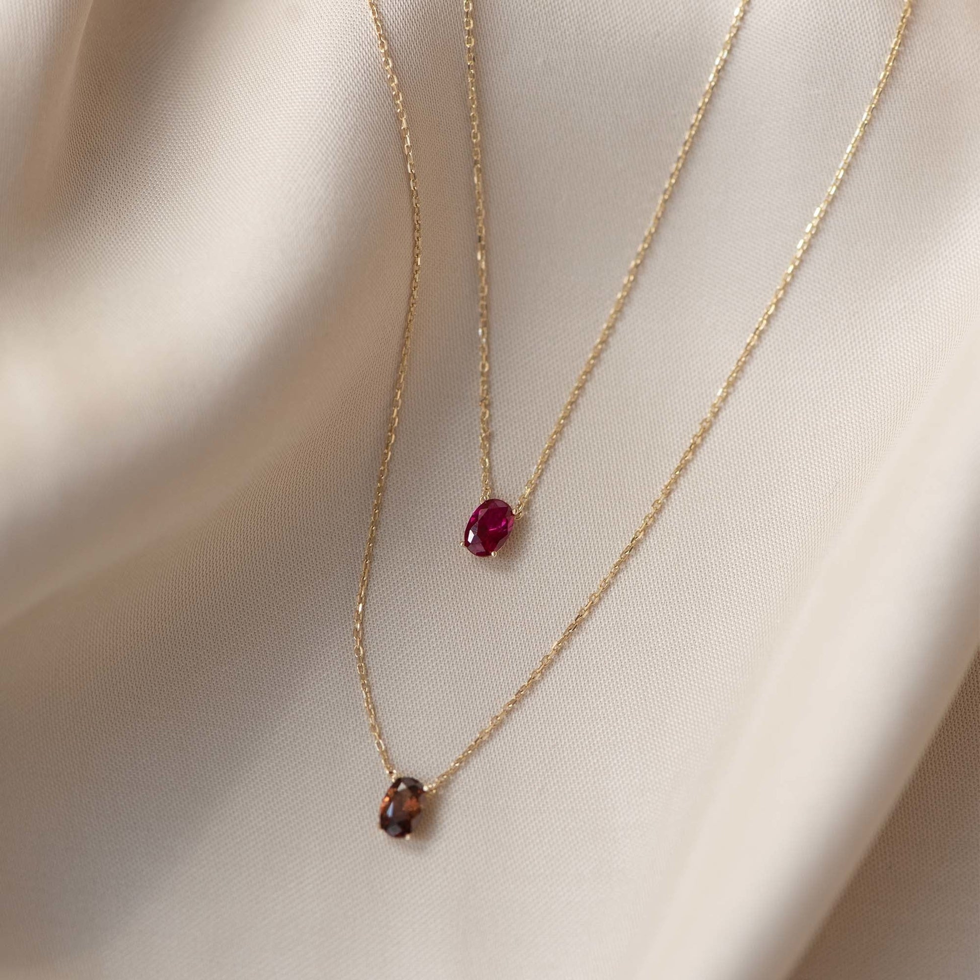Baguette Roux 14 karat gold necklace with red zirconia stone -  - Isabel Bernard