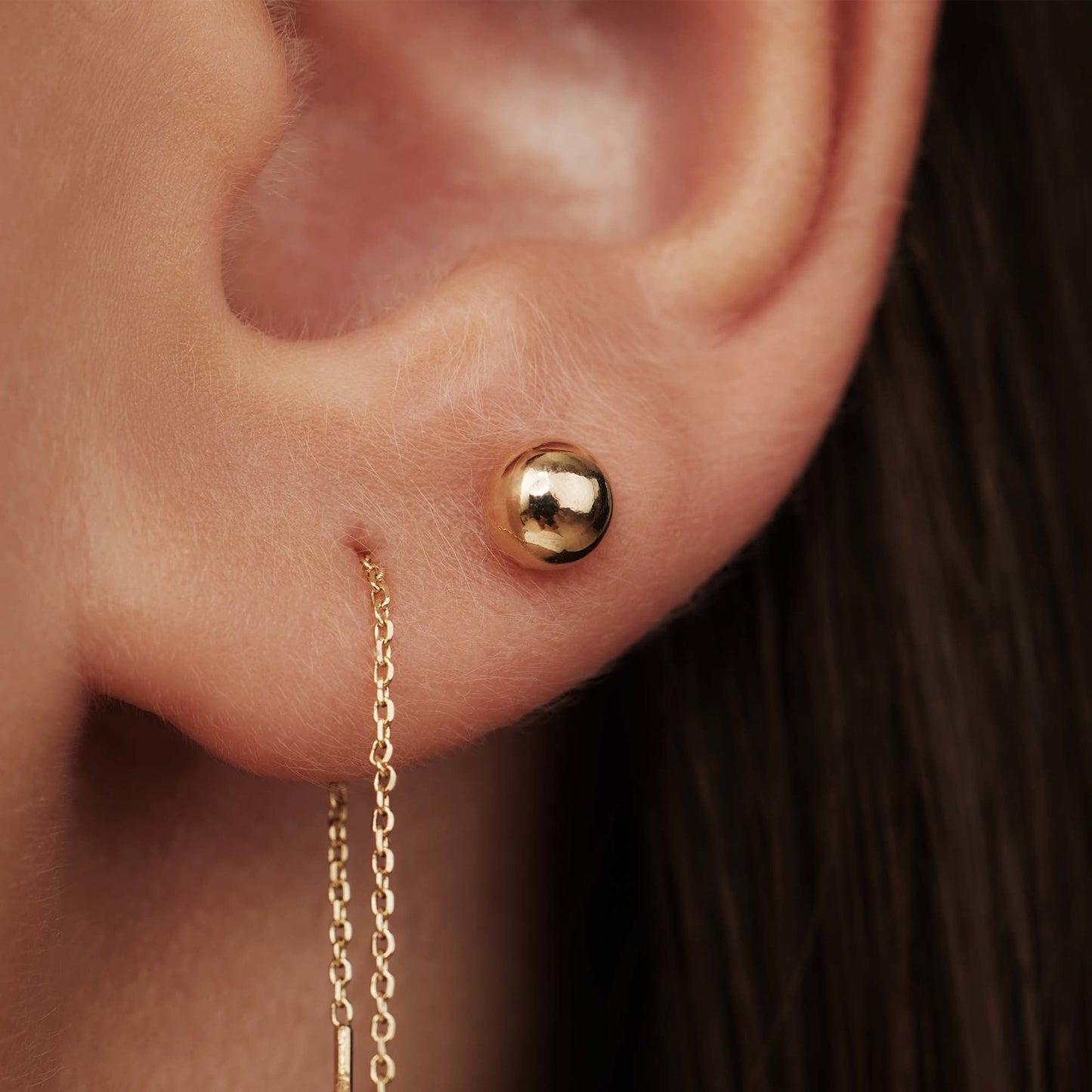Rivoli Finou 14 karat gold ear studs with sphere -  - Isabel Bernard