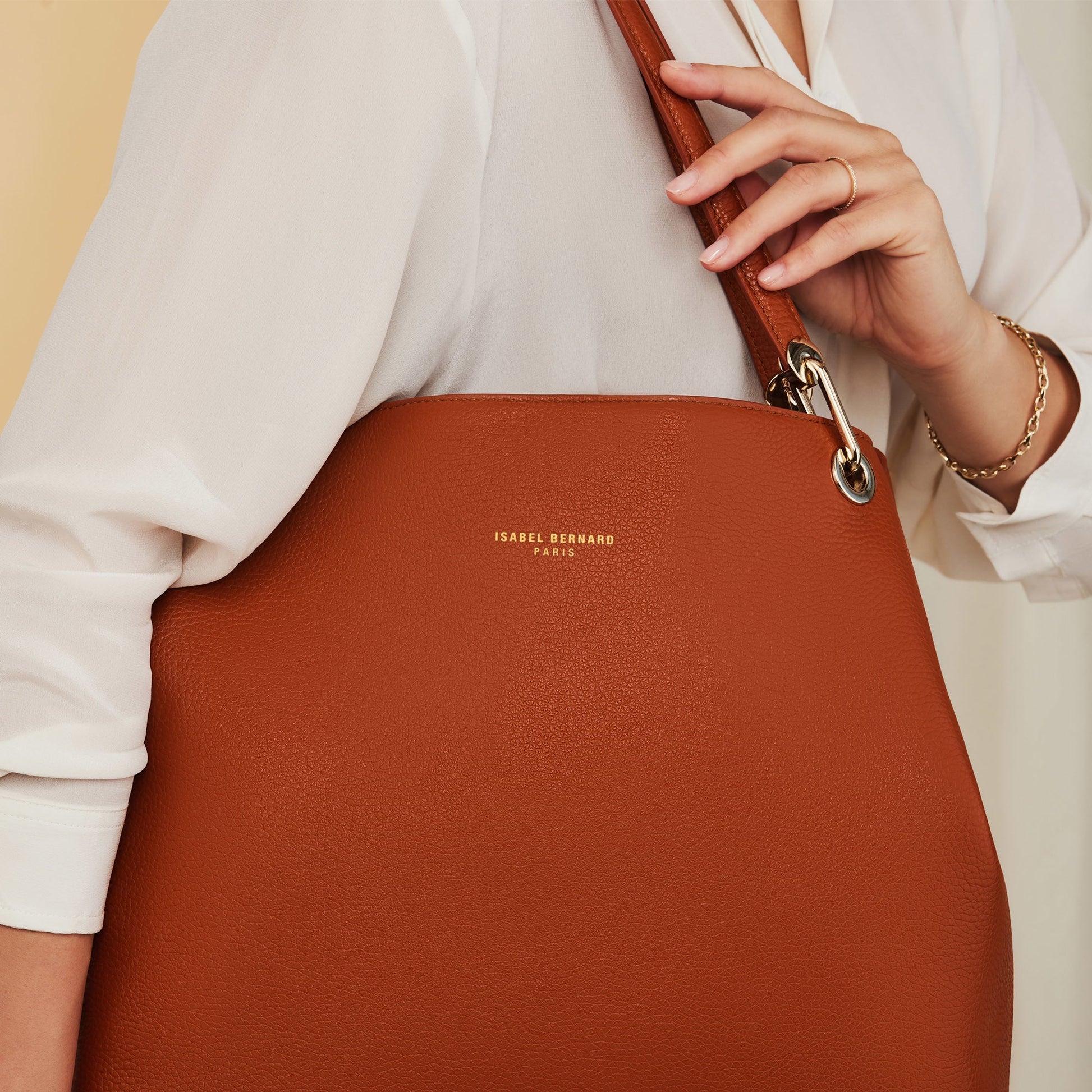 Femme Forte Annabelle cognac calfskin leather shoulder bag -  - Isabel Bernard