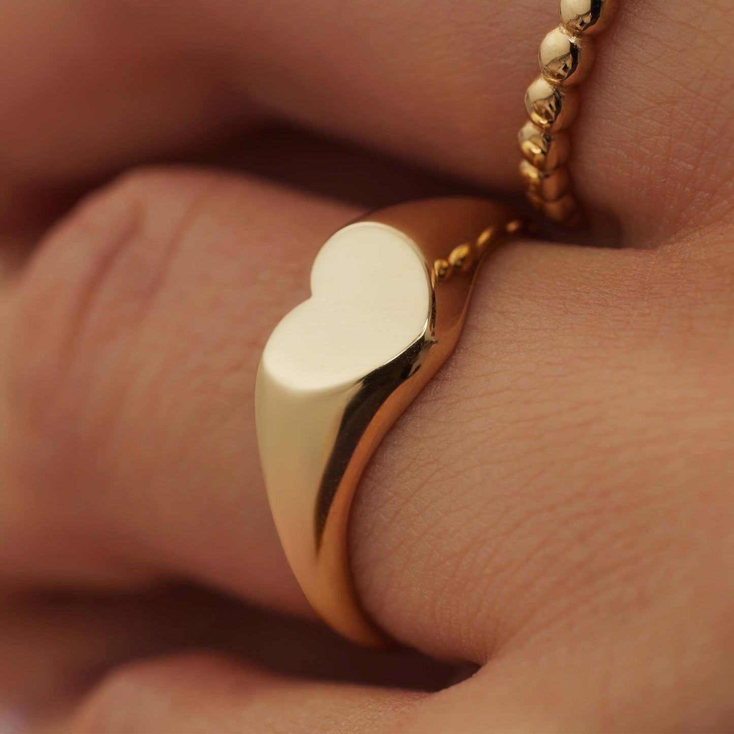 Le Marais Lauren 14 karat gold signet ring with heart -  - Isabel Bernard