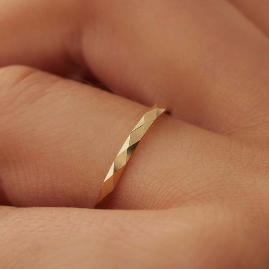 Rivoli Laura 14 karat gold ring with diamond cut -  - Isabel Bernard