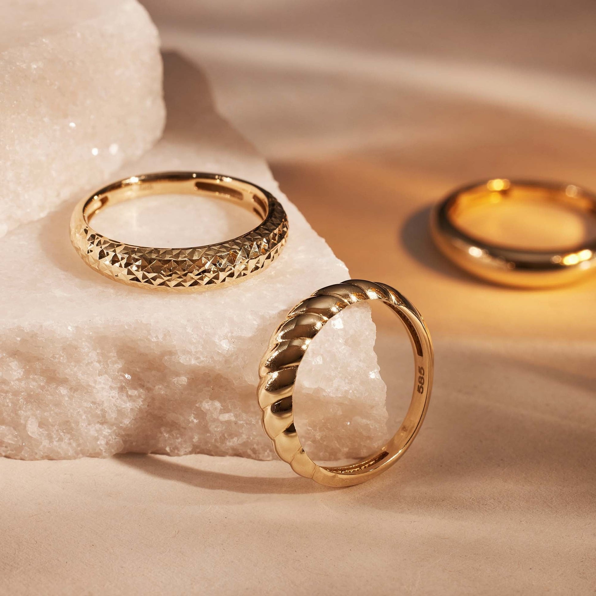 Aidee Elodie 14 karat gold ring with twist -  - Isabel Bernard