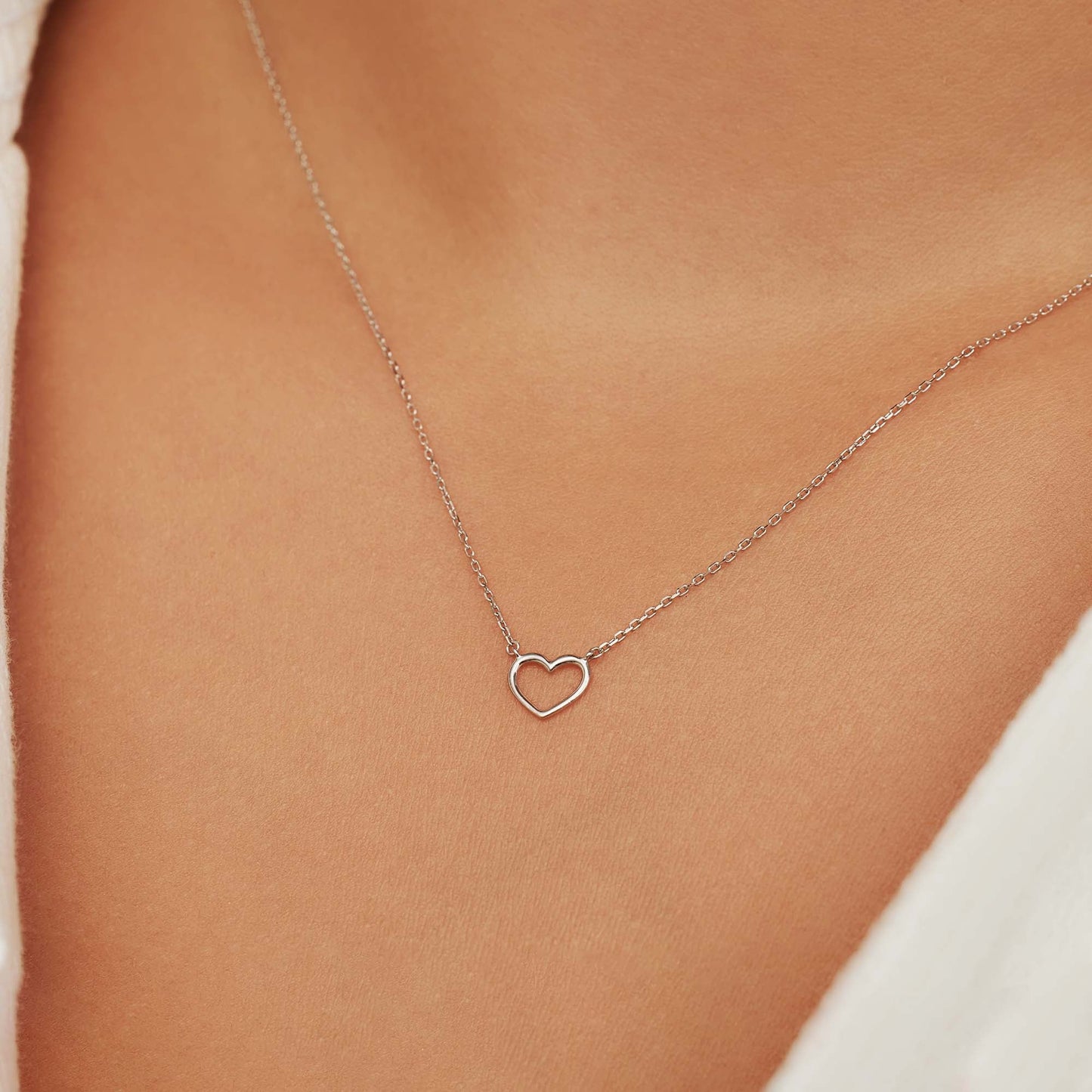 Saint Germain Amore 14 karat white gold necklace with heart -  - Isabel Bernard