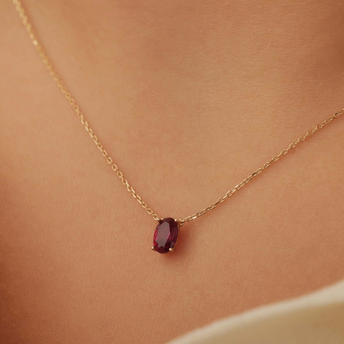 Baguette Roux 14 karat gold necklace with red zirconia stone -  - Isabel Bernard