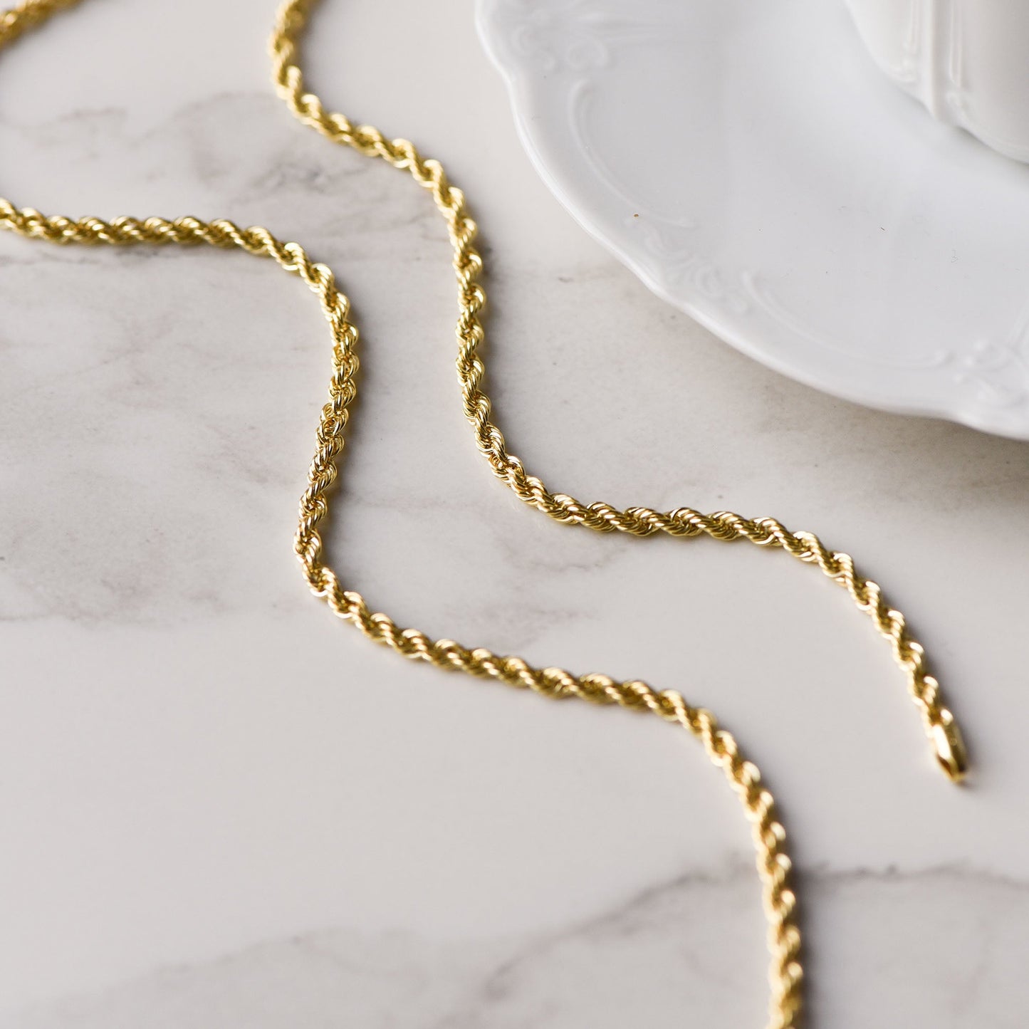 Rivoli Violette 14 karat gold necklace with twist -  - Isabel Bernard