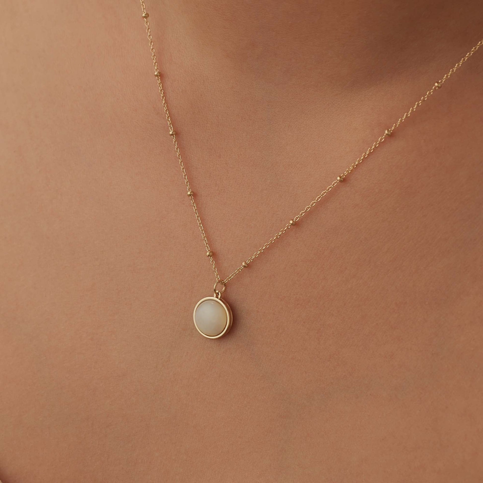 Belleville Marguerite 14 karat gold necklace with mother of pearl gemstone -  - Isabel Bernard