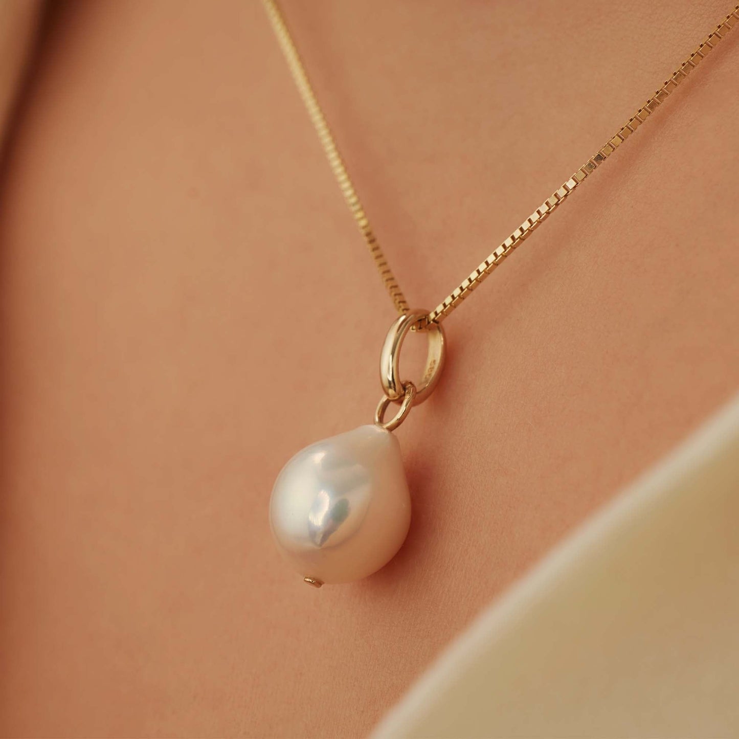 Belleville Luna 14 karat gold charm with freshwater pearl -  - Isabel Bernard