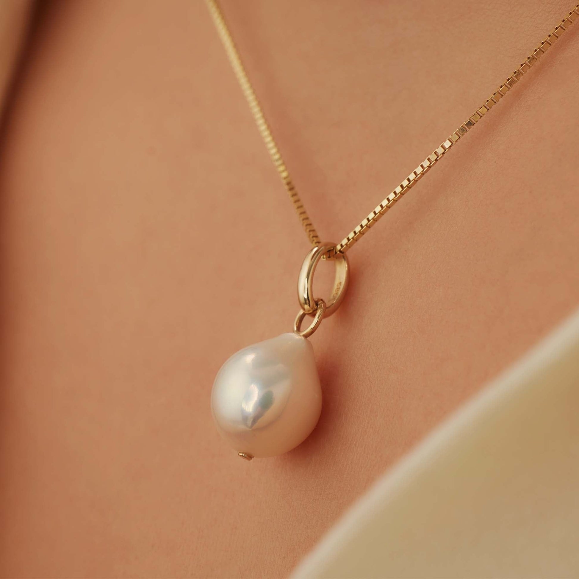 Belleville Luna 14 karat gold charm with freshwater pearl -  - Isabel Bernard