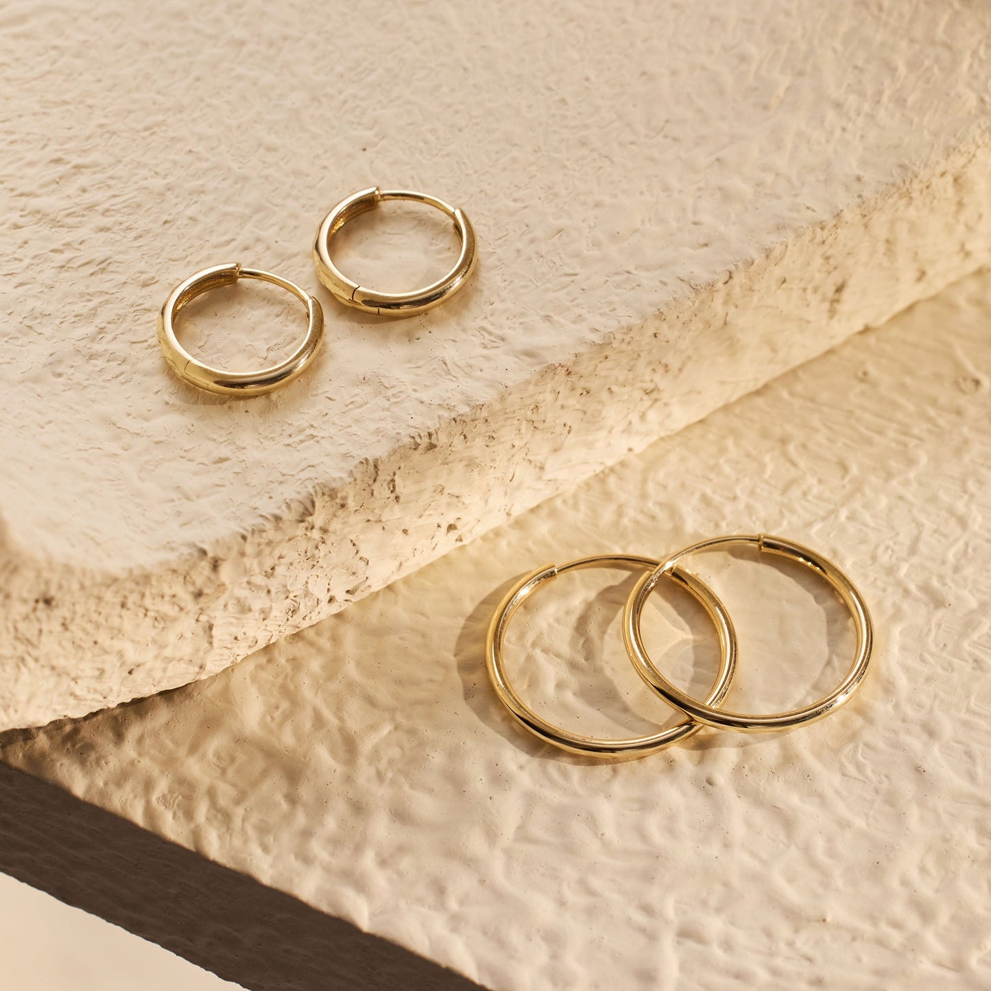 Le Marais Cerise 14 karat gold hoop earrings 18 mm -  - Isabel Bernard