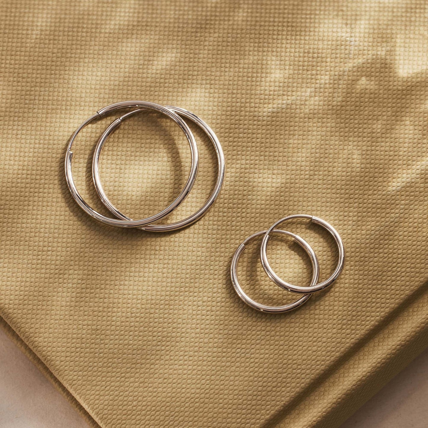 Saint Germain Cerise 14 karat white gold hoop earrings (18 mm) -  - Isabel Bernard