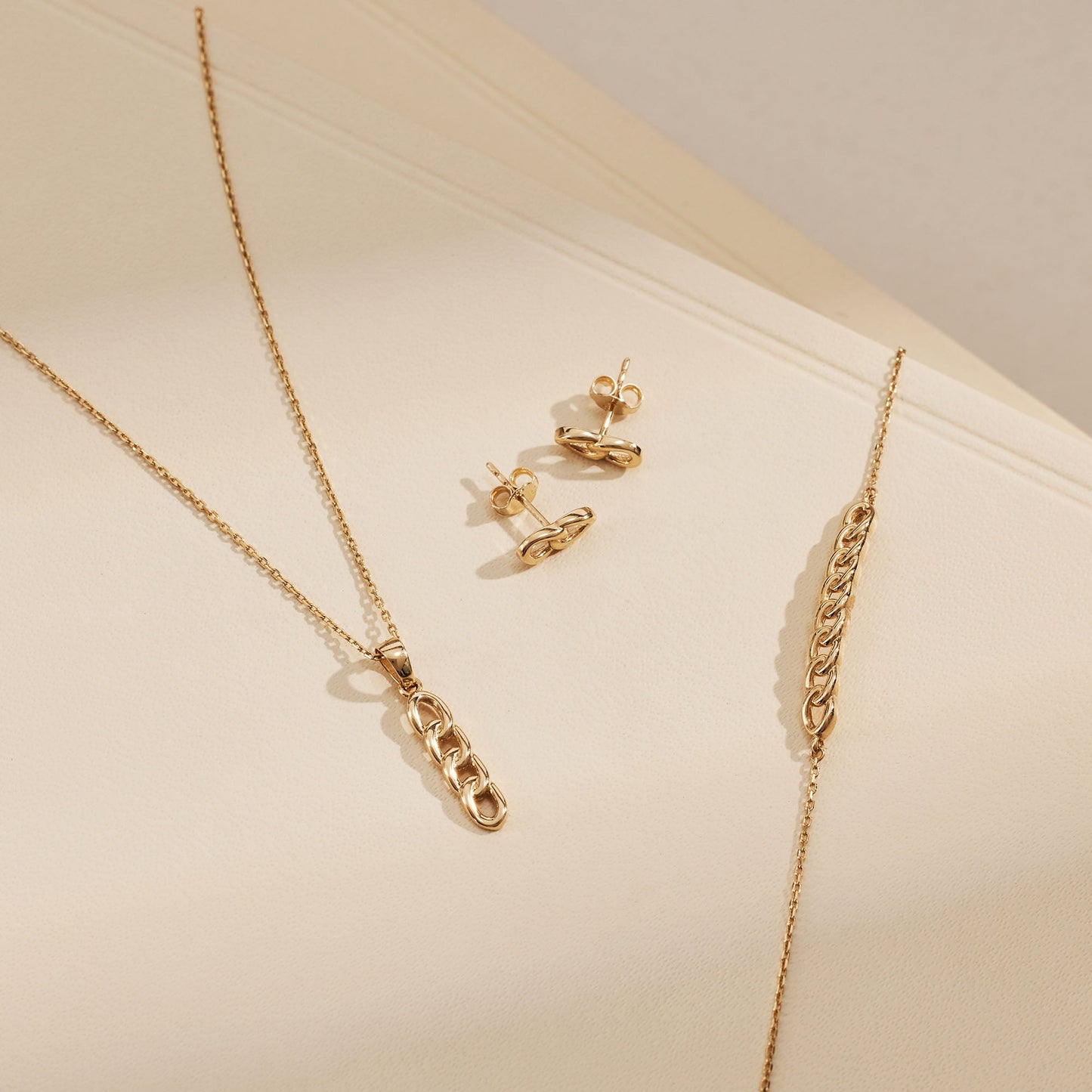 Le Marais Règine 14 karat gold necklace with chains -  - Isabel Bernard