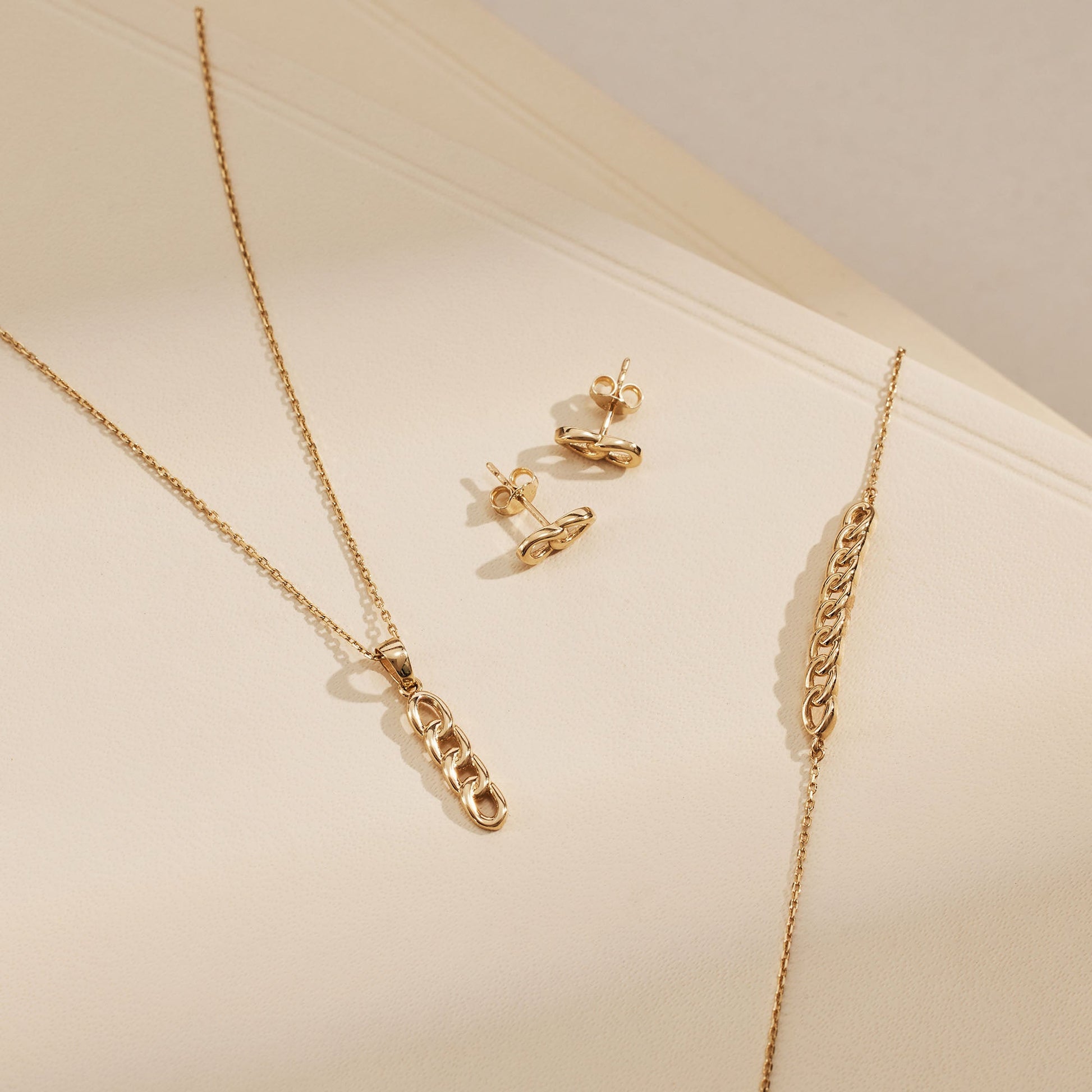 Le Marais Règine 14 karat gold necklace with chains -  - Isabel Bernard