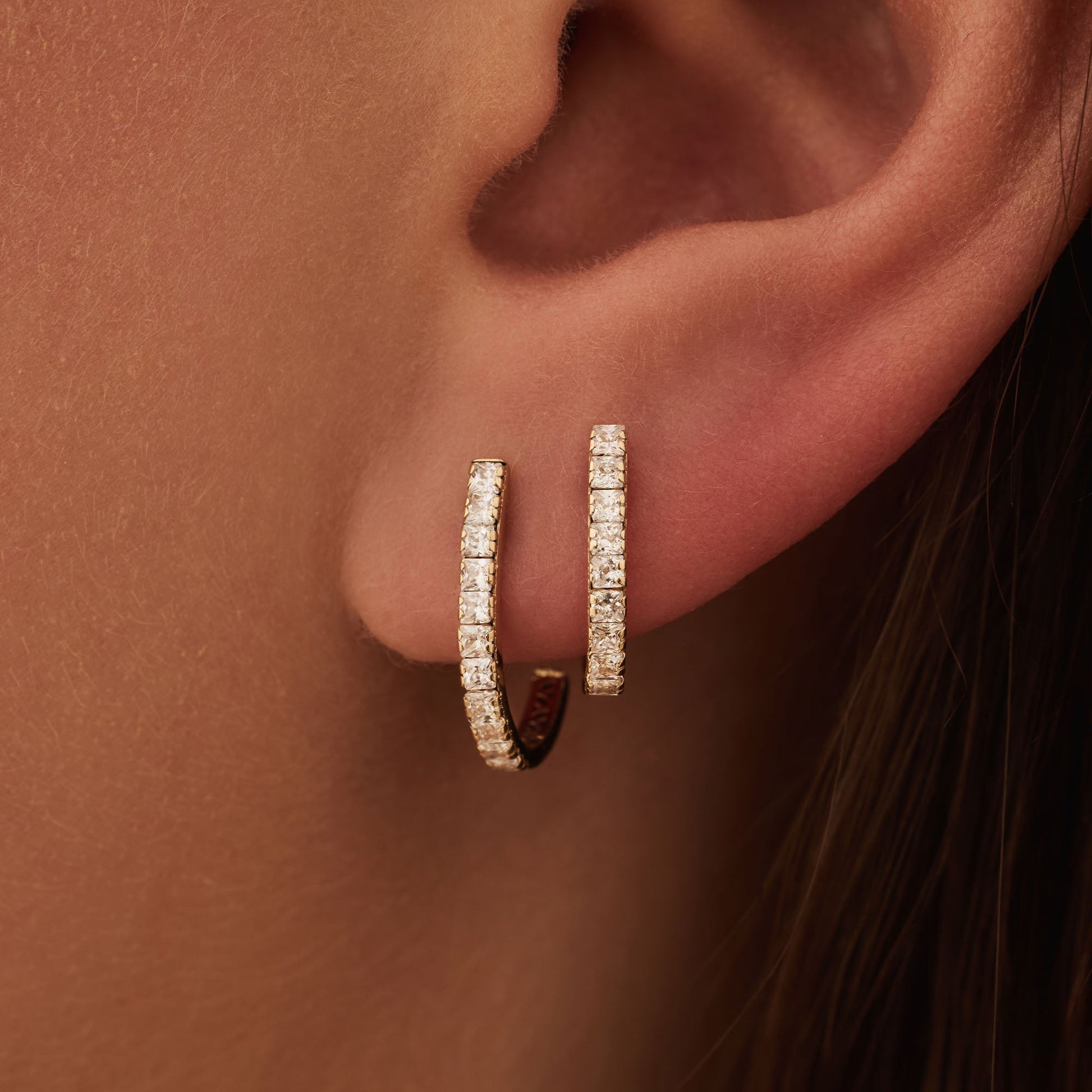 Rivoli Alizée 14 karat gold half hoop earrings with zirconia stone -  - Isabel Bernard