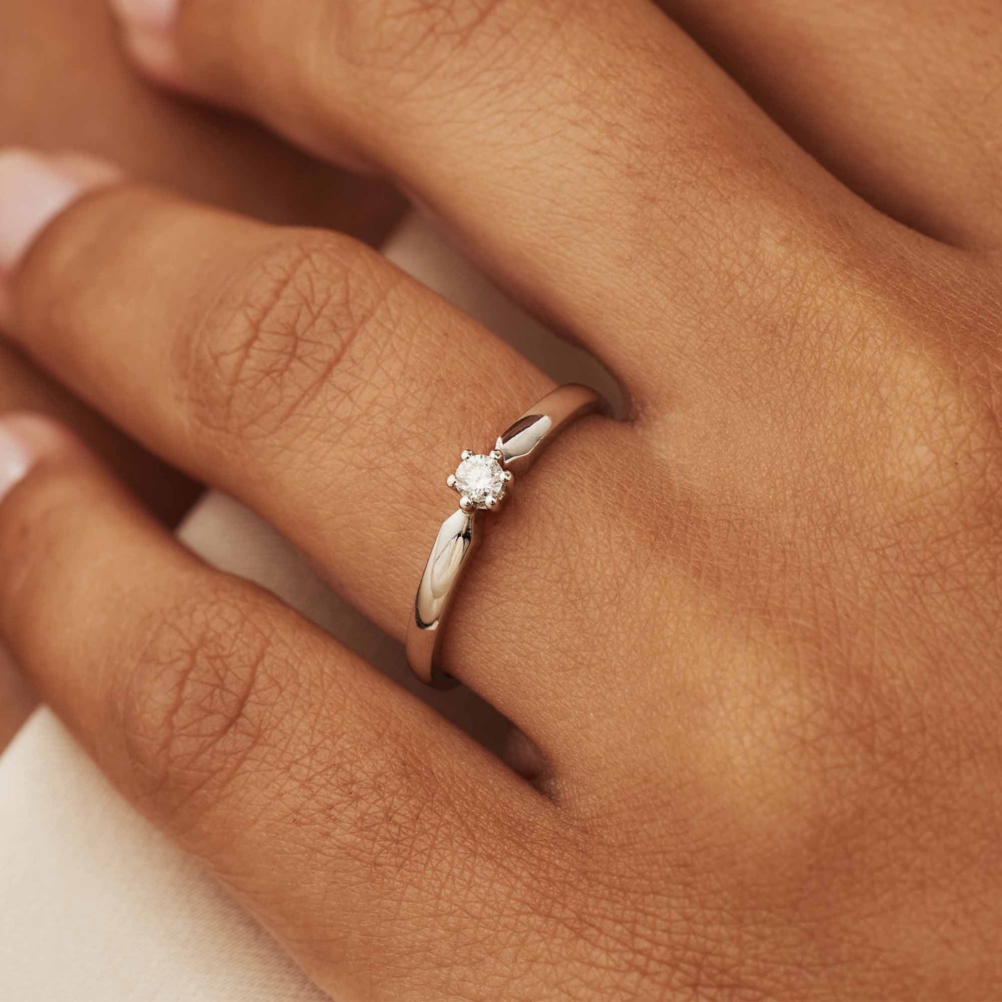 De la Paix Sylvie 14 karat white gold ring with diamond 0.07 carat -  - Isabel Bernard