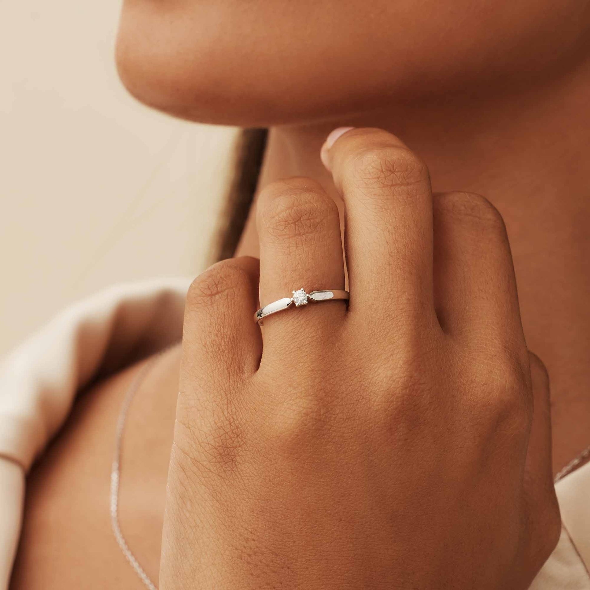 De la Paix Sylvie 14 karat white gold ring with diamond 0.07 carat -  - Isabel Bernard