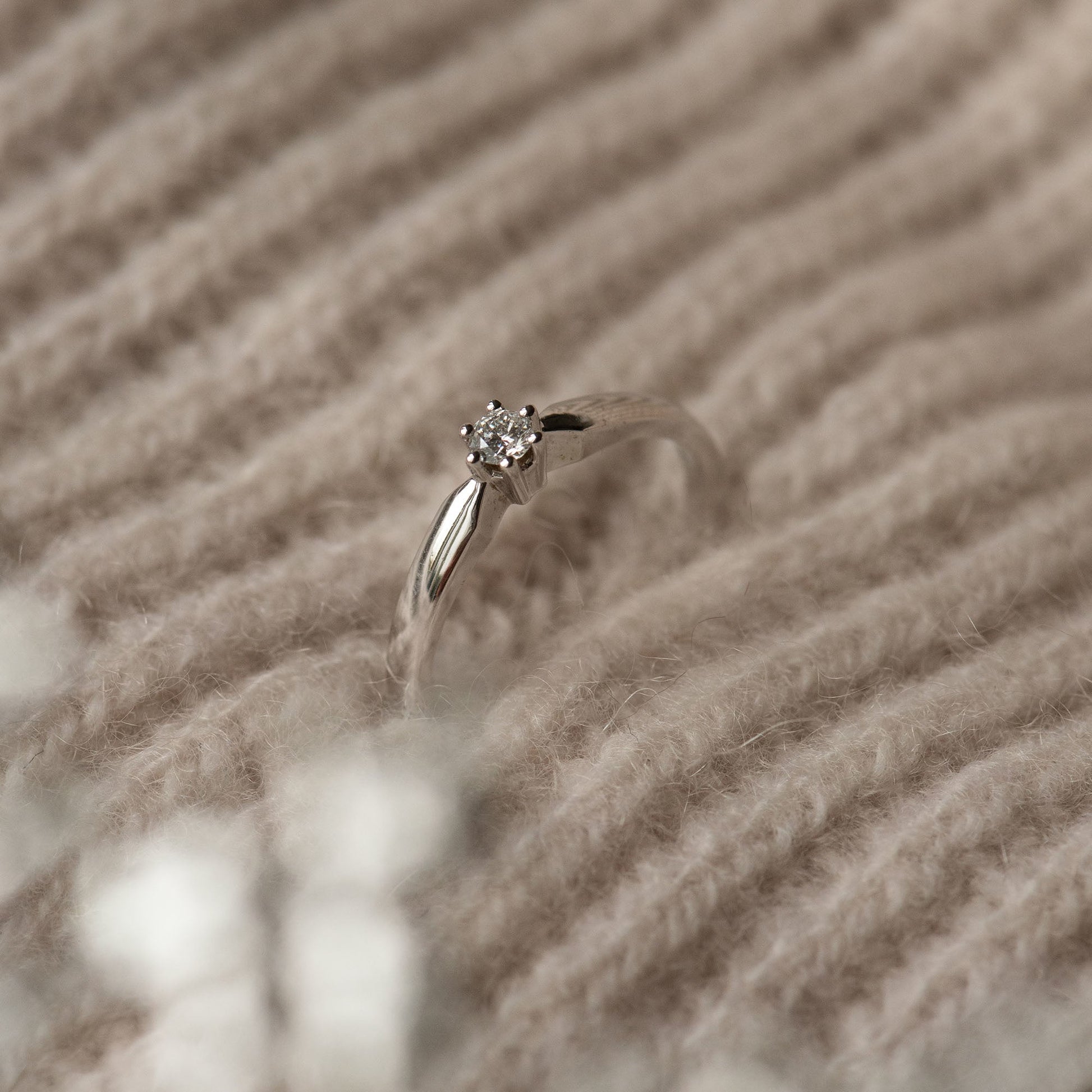 De la Paix Sybil 14 karat white gold ring with diamond 0.10 carat -  - Isabel Bernard