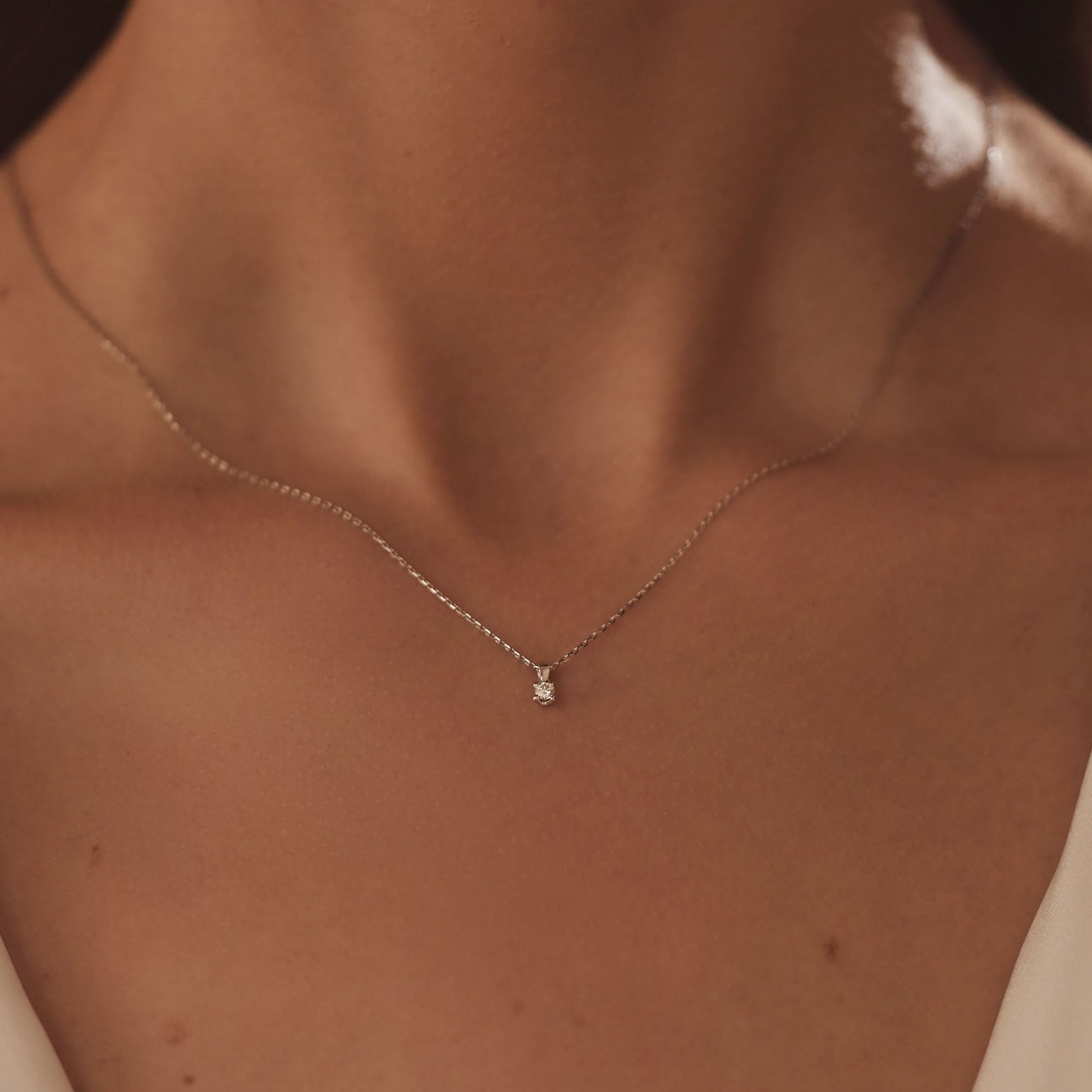 De la Paix Céline 14 karat white gold necklace with diamond 0.05 carat -  - Isabel Bernard