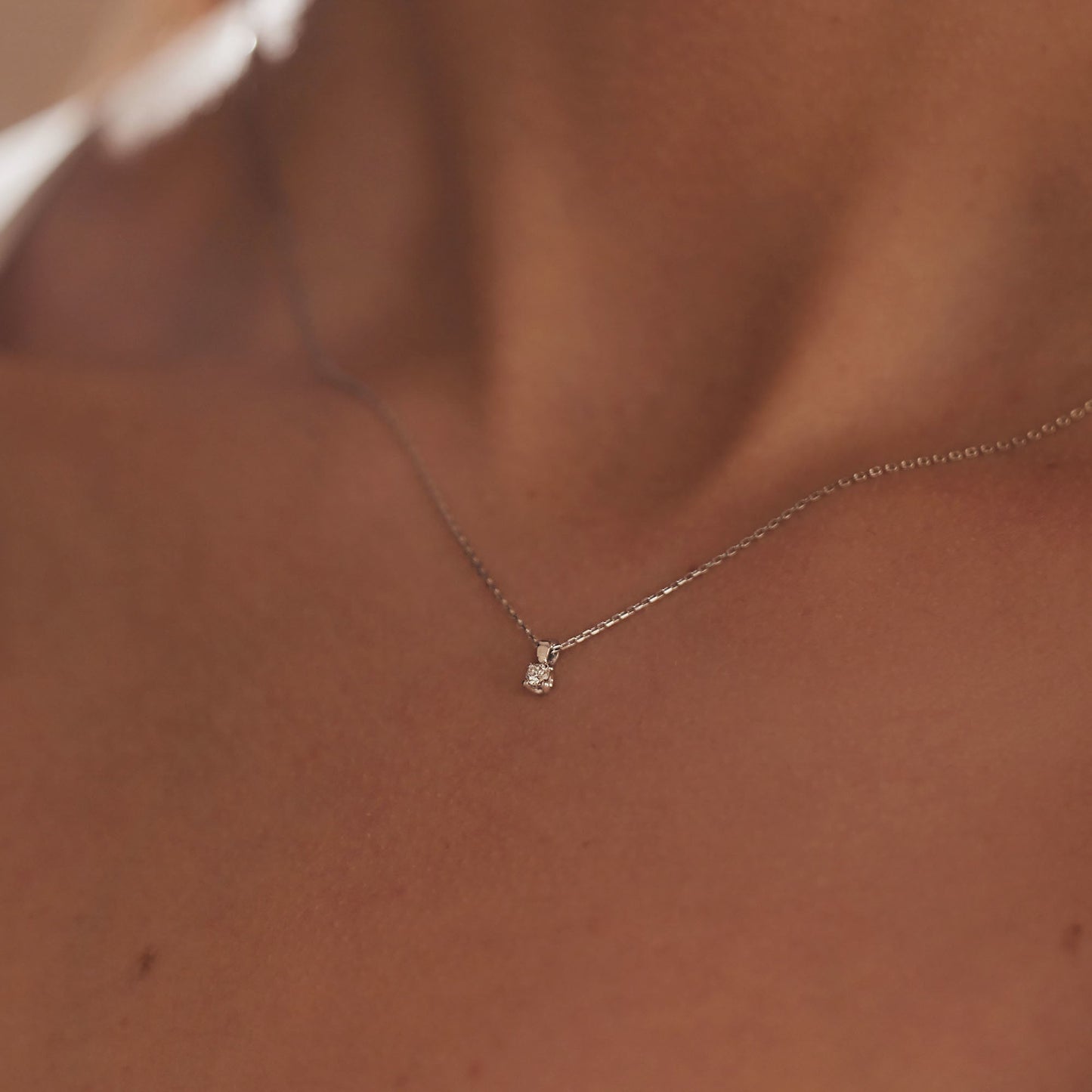 De la Paix Céline 14 karat white gold necklace with diamond 0.05 carat -  - Isabel Bernard