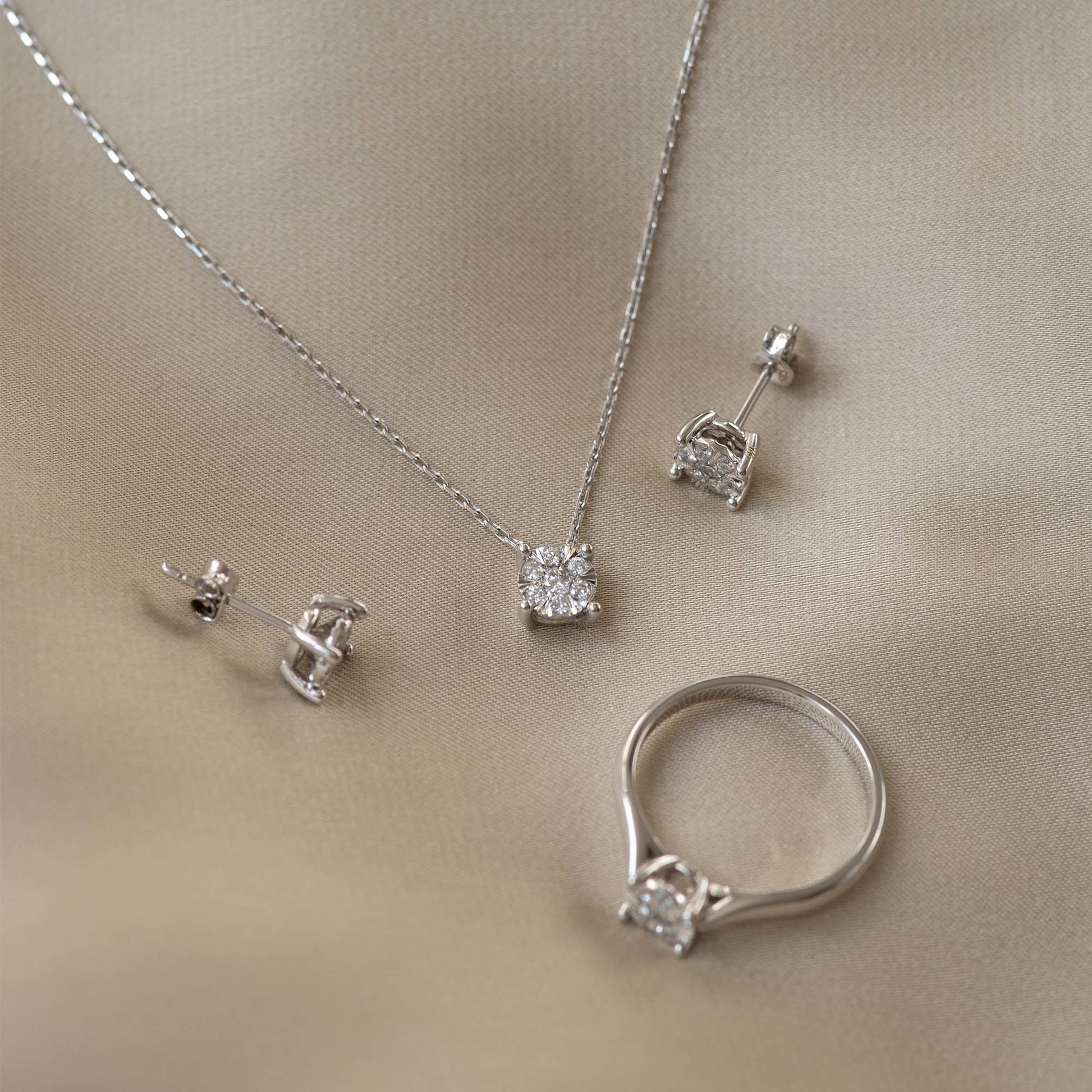 De la Paix Hanaé 14 karat white gold ear studs with diamond 0.28 carat -  - Isabel Bernard