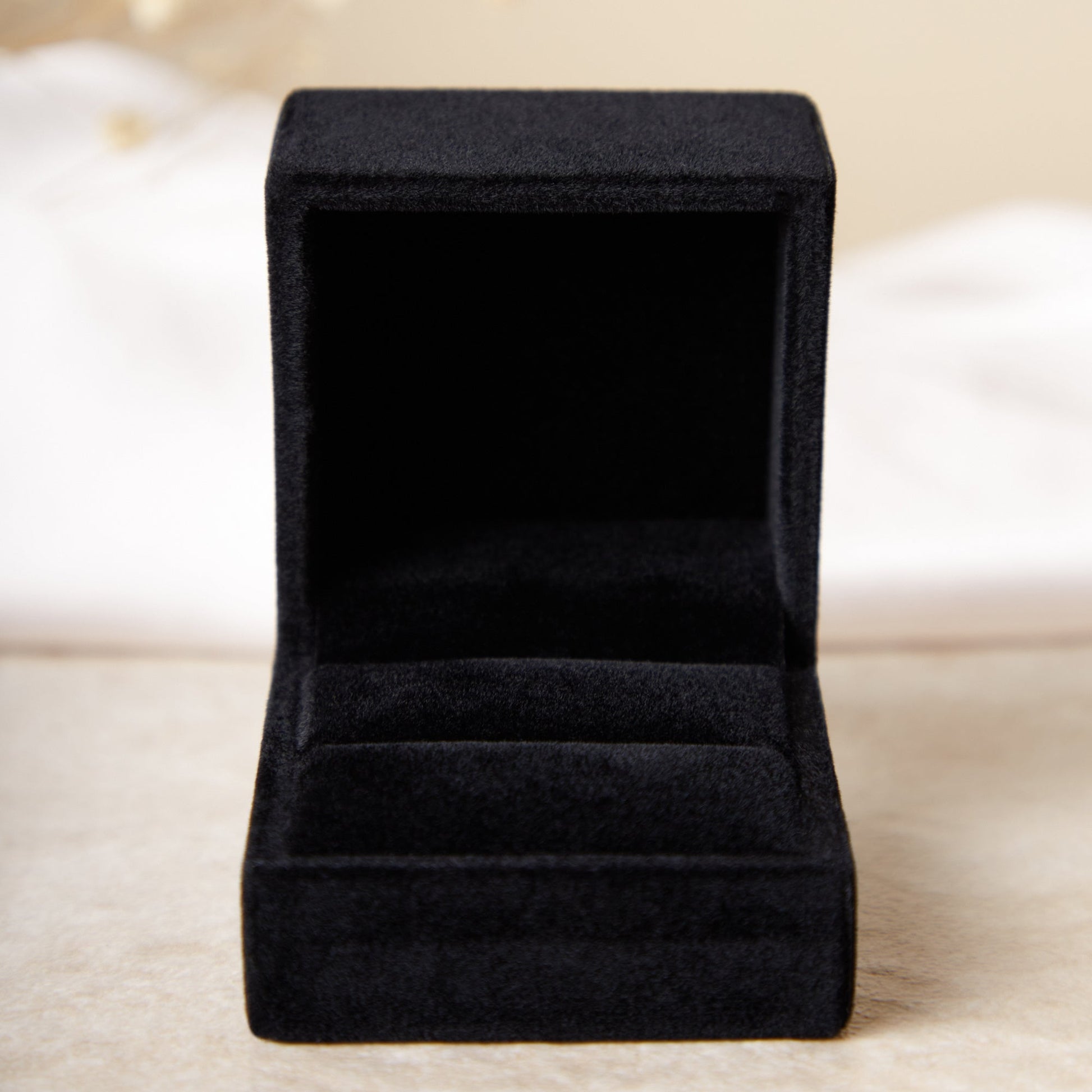 Cadeau d'Isabel black luxury ring box -  - Isabel Bernard