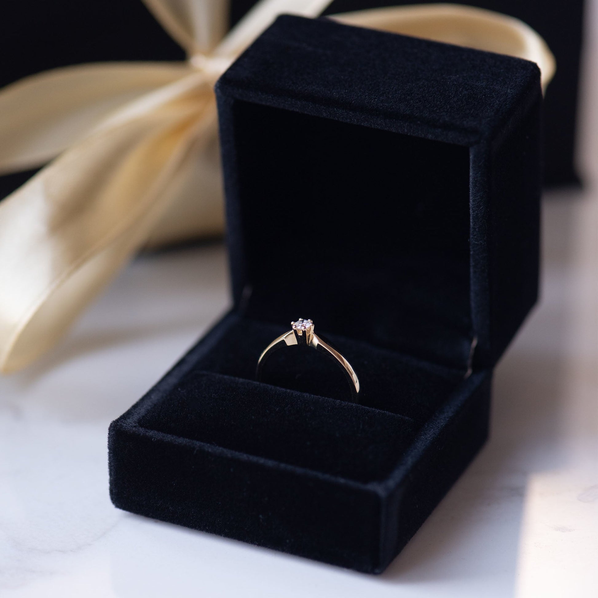 De la Paix Sybil 14 karat gold ring with diamond 0.10 carat -  - Isabel Bernard